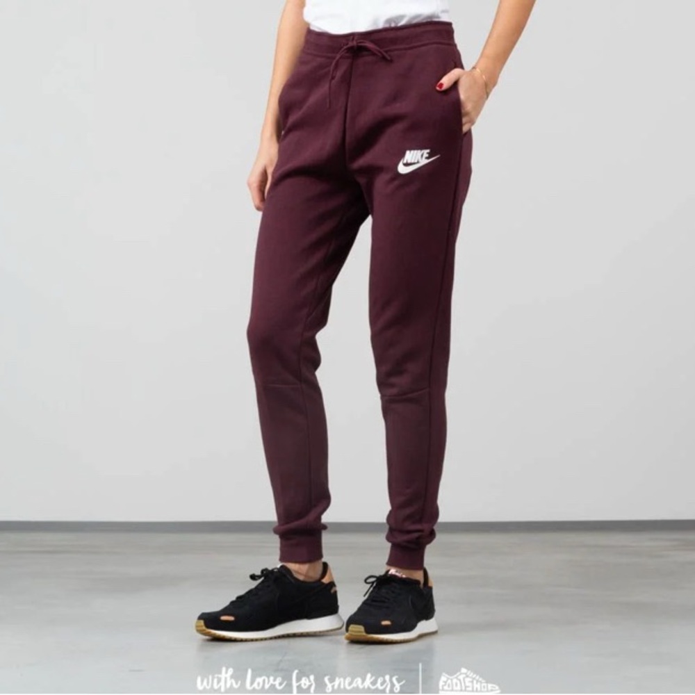 NIKE SPORTSWEAR ADVANCE15 PANTS Maroon Sweatpants with White Logo XS